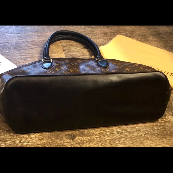 Louis Vuitton Horizontal Lock It Bag - Picture 4 of 8